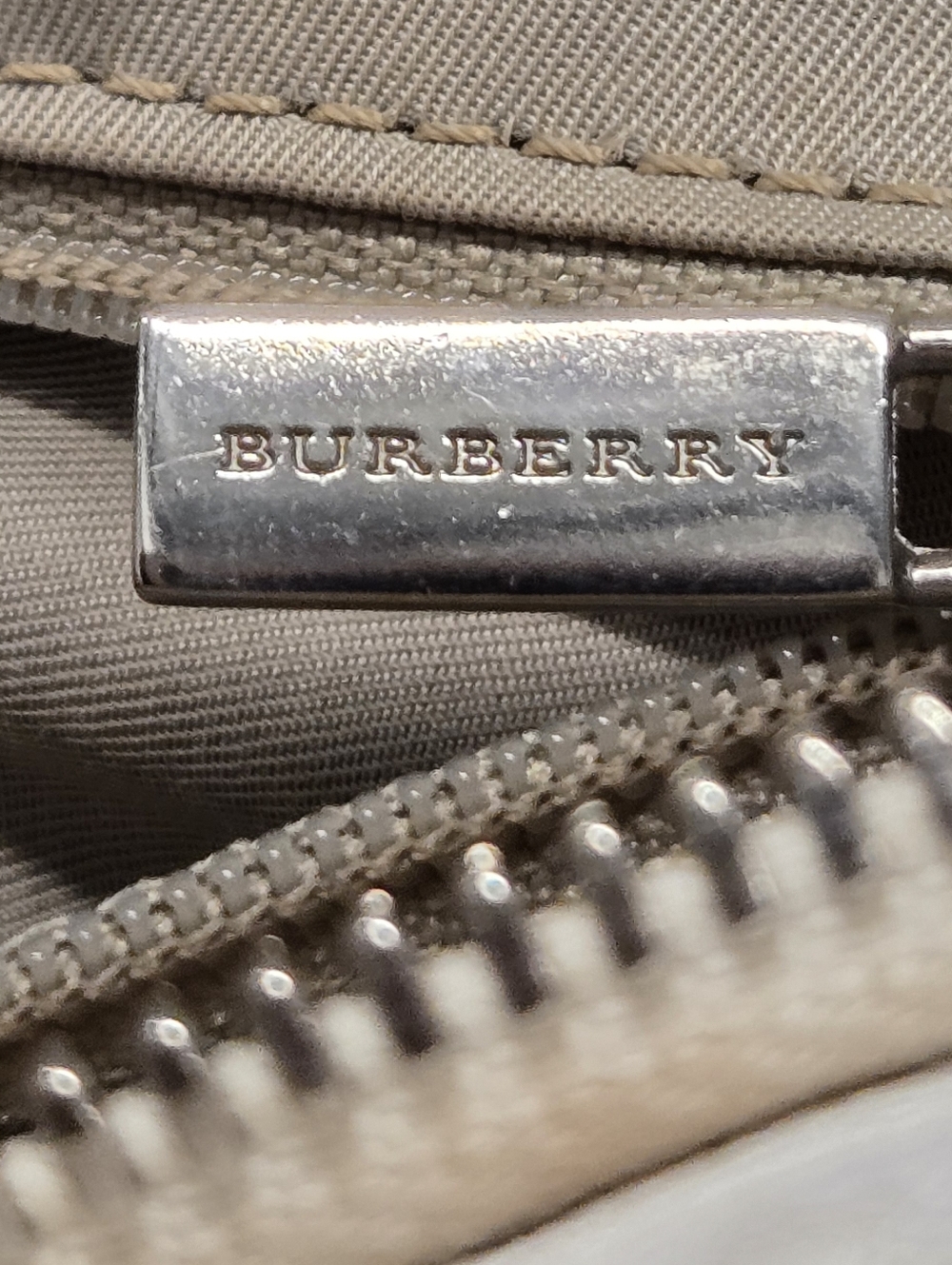 💯 Authentic Burberry Handbag - Picture 12 of 13